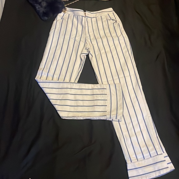 PANTS ONLY! Legs for days!! Elongate those legs with this pinstriped pants 😍 - Picture 2 of 5